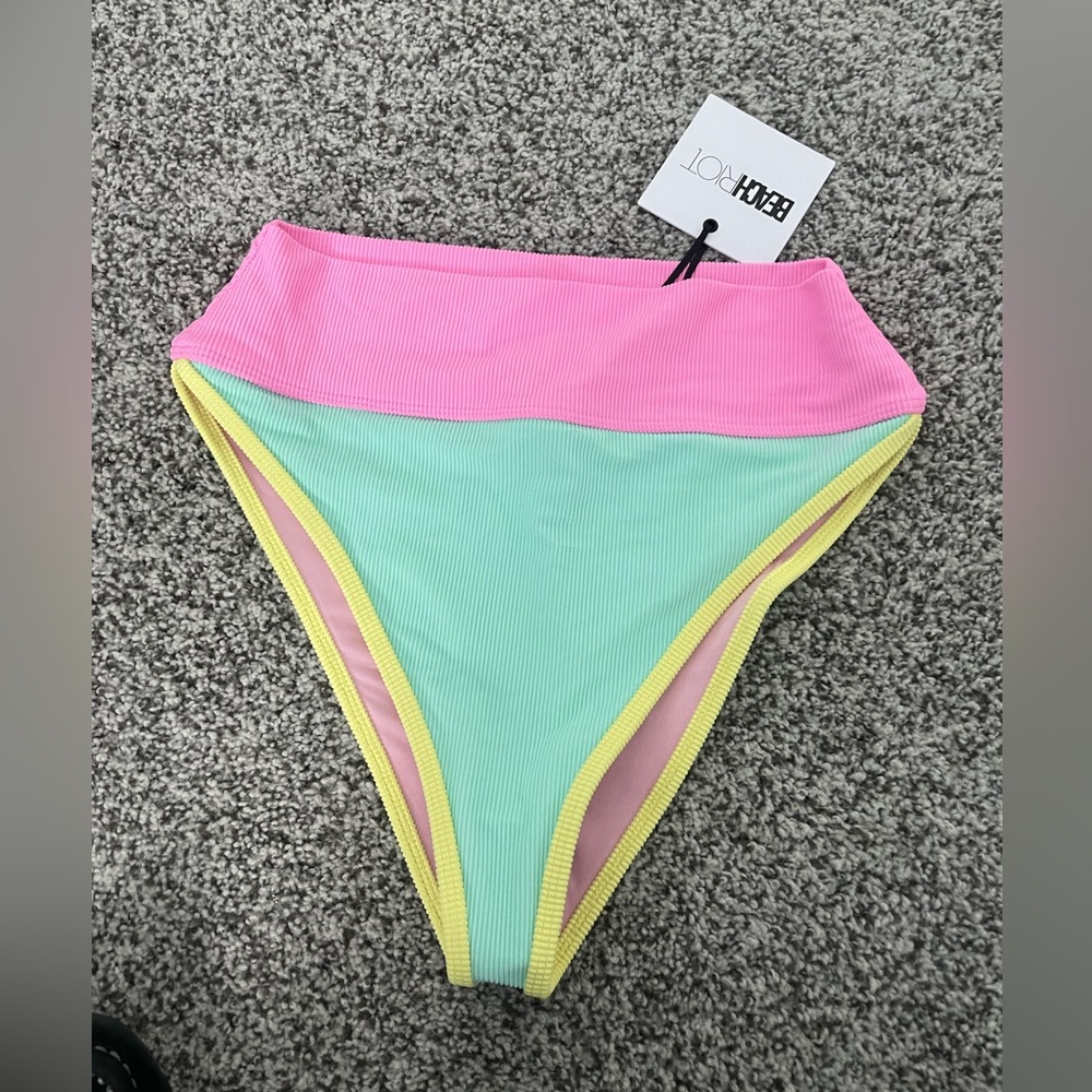 NWT Beach Riot bottoms size medium